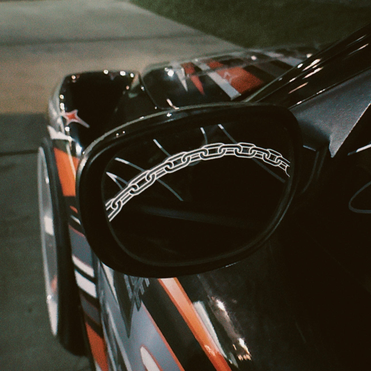 CHAIN MIRROR DECAL